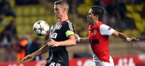 Monaco's Portuguese midfielder Joao Moutinho (R) vies for the ball with Leverkusen's midfielder Lars Bender during the Champions League football match between Monaco (ASM) and Bayer Leverkusen on September 16, 2014 at the "Louis II Stadium" in Monaco. AFP PHOTO / ANNE-CHRISTINE POUJOULAT        (Photo credit should read ANNE-CHRISTINE POUJOULAT/AFP/Getty Images)