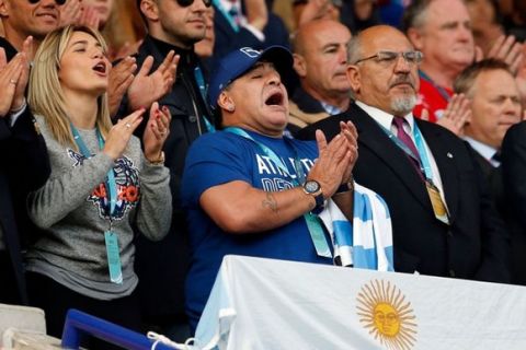 Ρεσιτάλ Μαραντόνα στη νίκη της Αργεντινής