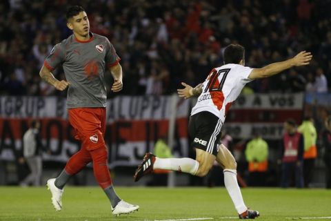 Ignacio Scocco of Argentina's River Plate celebrates scoring his side's opening goal against Argentina's Independiente during a Copa Libertadores quarterfinal soccer match in Buenos Aires, Argentina, Tuesday, Oct. 2, 2018. (AP Photo/Natacha Pisarenko)