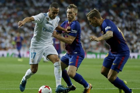 Real Madrid's Lucas Vazquez, left, in action with Barcelona's Gerard Deulofeu, centre, and Lucas Digne during the Spanish Super Cup second leg soccer match between Real Madrid and Barcelona at the Santiago Bernabeu stadium in Madrid, Thursday, Aug. 17, 2017. (AP Photo/Francisco Seco)
