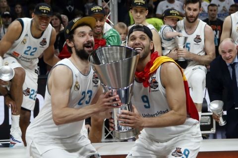 Real Madrid's Felipe Reyes, front right, and Sergio Llull celebrate as they win the Final Four Euroleague final basketball match between Real Madrid and Fenerbahce Istanbul in Belgrade, Serbia, Sunday, May 20, 2018. (AP Photo/Darko Vojinovic)