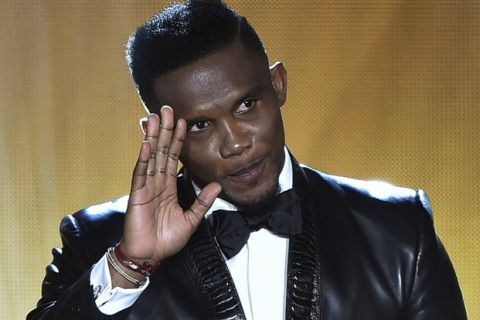 Cameroon and Antalyaspor forward Samuel Eto'o waves during the 2015 FIFA Ballon d'Or award ceremony at the Kongresshaus in Zurich on January 11, 2016.  AFP PHOTO / FABRICE COFFRINI / AFP / FABRICE COFFRINI