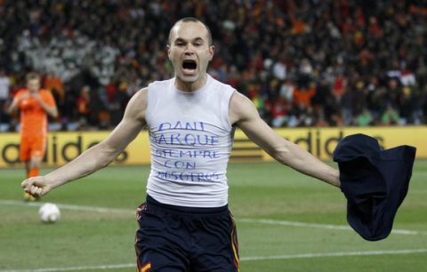 Spain's Andres Iniesta celebrates his goal during the 2010 World Cup final soccer match against Netherlands at Soccer City stadium in Johannesburg July 11, 2010.      REUTERS/Jerry Lampen (SOUTH AFRICA  - Tags: SPORT SOCCER WORLD CUP)