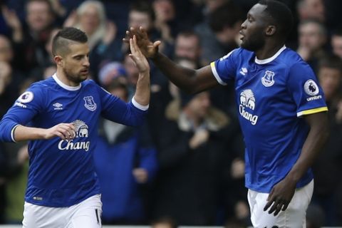 Everton's Romelu Lukaku, right, celebrates after scoring his sides first goal of the game during the English Premier League soccer match between Tottenham Hotspur and Everton at White Hart Lane in London, Sunday, March 5, 2017. (AP Photo/Alastair Grant)
