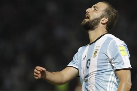 Argentina's forward Gonzalo Higuain reacts during a 2018 World Cup qualifying soccer match in Cordoba, Argentina, Tuesday, Oct. 11, 2016. (AP Photo/Natacha Pisarenko)