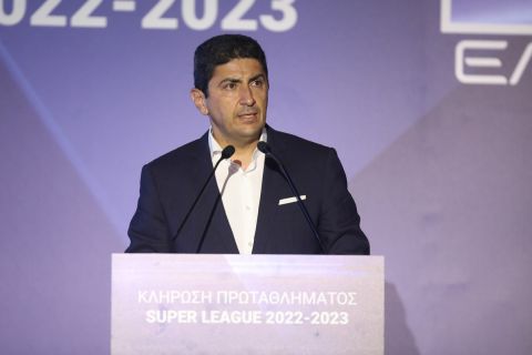 Ο Υφυπουργός Αθλητισμού Λευτέρης Αυγενάκης στη διάρκεια της κλήρωσης της Super League | 25 Ιουλίου 2022