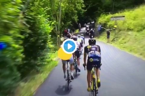 Mountain biker "πέταξε" πάνω από τους ποδηλάτες του Tour de France!