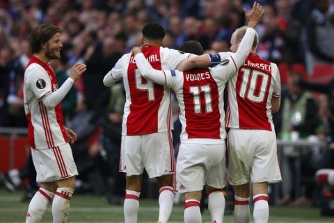 Ajax's Amin Younes (11) celebrates with his teammates after scoring the third goal of his team during the first leg semi final soccer match between Ajax and Olympique Lyon in the Amsterdam ArenA stadium, Netherlands, Wednesday, May 3, 2017. (AP Photo/Peter Dejong)