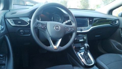 Οδηγώντας το Opel Astra Sports Tourer