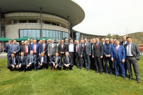 Με φανέλα της Τουρκίας ο πρόεδρος της Κυπριακής Ομοσπονδίας Ποδοσφαίρου