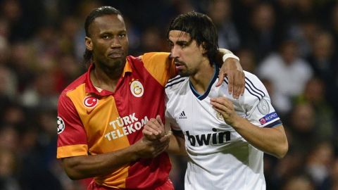 Galatasaray's Ivorian forward Didier Drogba (L) grabs Real Madrid's German midfielder Sami Khedira during the UEFA Champions League quarter-final first leg football match Real Madrid vs Galatasaray on April 3, 2013 at Santiago Bernabeu stadium in Madrid.  AFP PHOTO / JAVIER SORIANO        (Photo credit should read JAVIER SORIANO/AFP/Getty Images)