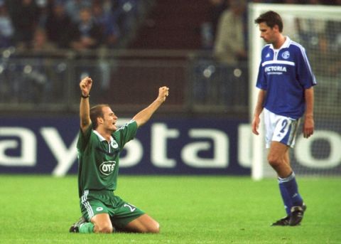 v.l.  Aggelos BASINAS jubelt, Nico VAN KERCKHOVEN enttuscht
     Champions League   FC Schalke 04 - Panathinaikos Athen  0:2