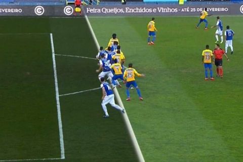 Το VAR αγνόησε οφσάιντ τριών παικτών σε γκολ της Πόρτο