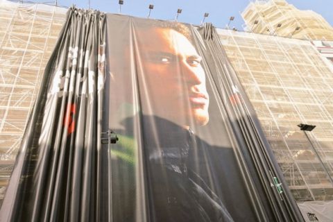 "Αποκαθηλώνουν" τις διαφημίσεις του Νεϊμάρ στην Βαρκελώνη