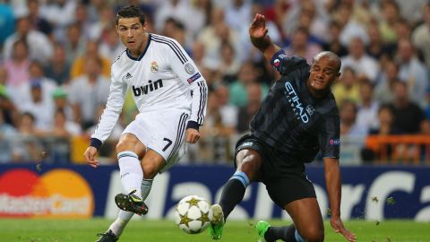 MADRID, SPAIN - SEPTEMBER 18:  Cristiano Ronaldo of Real Madrid shoots past Vincent Kompany of Manchester City FC during the  UEFA Champions League Group D match between Real Madrid and Manchester City FC at Estadio Santiago Bernabeu on September 18, 2012 in Madrid, Spain.  (Photo by Alex Livesey/Getty Images)