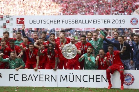 Bayern's players celebrate Bayern's 7th straight Bundesliga title after the German Soccer Bundesliga match between FC Bayern Munich and Eintracht Frankfurt in Munich, Germany, Saturday, May 18, 2019. (AP Photo/Matthias Schrader)