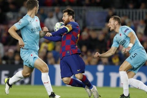 Barcelona's Lionel Messi, center, controls the ball during a Champions League Group F soccer match between Barcelona and Slavia Praha at Camp Nou stadium in Barcelona, Spain, Tuesday, Nov. 5, 2019. (AP Photo/Joan Monfort)