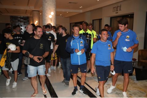 ΑΕΚ: Οπαδοί επισκέφθηκαν και το ξενοδοχείο που κατέλυσε η κιτρινόμαυρη αποστολή