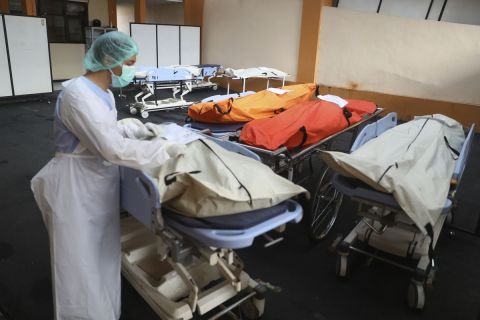 Γεμάτα τα νοσοκομεία στην Ινδονησία από τους νεκρούς