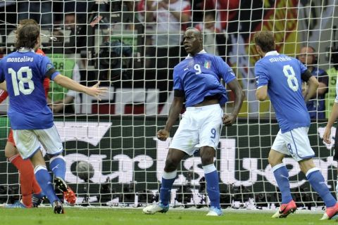 (C) Itay's Mario Balotelli (nr09) celebrates with team mates after scoring during the UEFA EURO 2012 Semifinal football match between Germany and Italy at National Stadium in Warsaw on June 28, 2012...Poland, Warsaw, June 28, 2012
