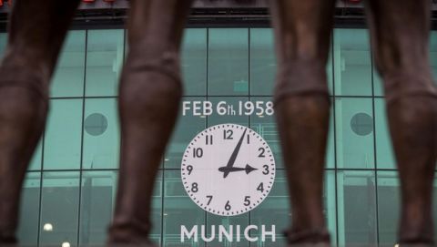Συγκινητικές στιγμές σε "Ολντ Τράφορντ" και Γερμανία για τα 60 χρόνια από τη τραγωδία του Μονάχου