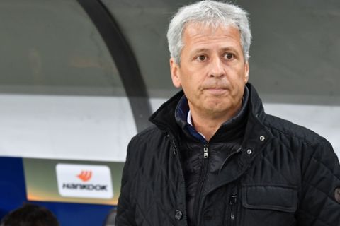 Nizza's head coach Lucien Favre looks on during the Europa League group I soccer match between FC Salzburg and Nizza in the Arena in Salzburg, Austria, on Thursday, Oct. 20, 2016. (AP Photo/Kerstin Joensson) 