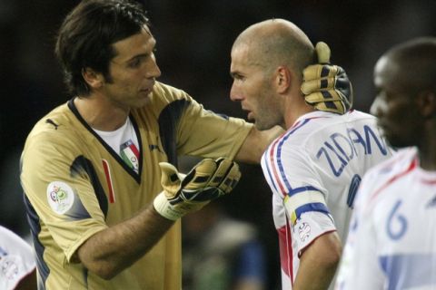 Italy's goalkeeper Gianluigi Buffon, left, has words with France's Zinedine Zidane during the World Cup soccer final between Italy and France in the Olympic Stadium in Berlin, Sunday, July 9, 2006.  (AP Photo/Dusan Vranic)  ** MOBILE/PDA USAGE OUT **
