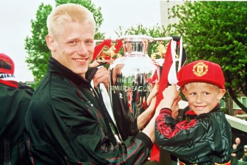 MANCHESTER, ENGLAND - MAY 1:  Peter Schmeichel of Manchester United celebrates winning the Premiership Title with his son, during the Homecoming Parade through Manchester on May 1, 1994.  (Photo by John Peters/Manchester United via Getty Images)