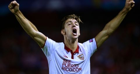 Sevilla's Argentinian forward Luciano Vietto celebrates after scoring the opener during the UEFA Champions League Group H football match Sevilla FC vs GNK Dinamo Zagreb at the Ramon Sanchez Pizjuan stadium in Sevilla on November 2, 2016. / AFP / CRISTINA QUICLER        (Photo credit should read CRISTINA QUICLER/AFP/Getty Images)