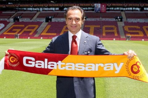 ISTANBUL, TURKEY - JULY 9: Galatasaray's new head coach Cesare Prandelli poses wilth Galatasaray scarf at Ali Sami Yen Sports Complex in Istanbul, Turkey on July 9, 2014. (Photo by Galatasaray SK/Pool/Anadolu Agency/Getty Images)