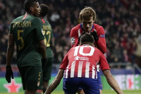 Atletico forward Antoine Griezmann, right, reacts after scoring his side's second goal during a Group A Champions League soccer match between Atletico Madrid and Monaco at the Metropolitano stadium in Madrid, Wednesday, Nov. 28, 2018. (AP Photo/Manu Fernandez)