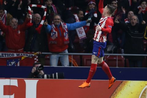 Atletico Madrid's Kevin Gameiro celebrates scoring the opening goal during an Europa League round of 32 second leg soccer match between Atletico Madrid and Copenhagen at the Metropolitano stadium in Madrid, Thursday, Feb. 22, 2018. (AP Photo/Francisco Seco)