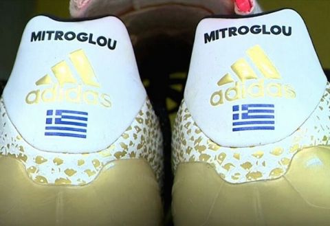 Η ελληνική σημαία στα παπούτσια του Μήτρογλου