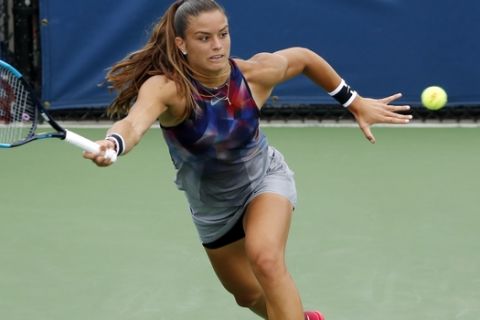 Maria Sakkari, of Greece, returns a shot from Kiki Bertens, of Netherlands, during the first round of the U.S. Open tennis tournament, Monday, Aug. 28, 2017, in New York. (AP Photo/Michael Noble)