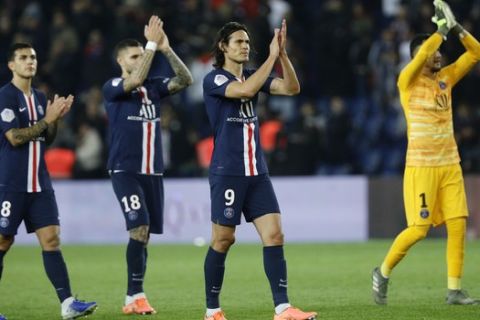 From left: PSG's Leandro Paredes, PSG's Mauro Icardi, PSG's Edinson Cavani, and PSG's Keylor Navas wave to the crowed after the French League One soccer match between PSG and Marseille at the Parc des Princes stadium in Paris, France, Sunday, Oct. 27, 2019. (AP Photo/Kamil Zihnioglu)