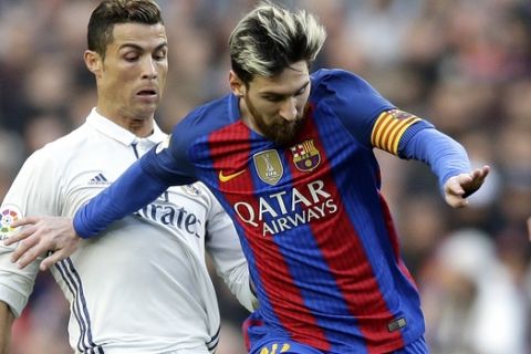 Barcelona's Lionel Messi, right, escapes Real Madrid's Cristiano Ronaldo during the Spanish La Liga soccer match between FC Barcelona and Real Madrid at the Camp Nou in Barcelona, Spain, Saturday, Dec. 3, 2016. (AP Photo/Manu Fernandez)