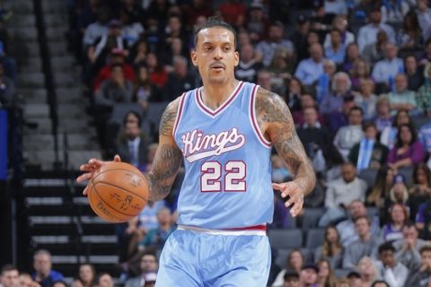 SACRAMENTO, CA - NOVEMBER 18:  Matt Barnes #22 of the Sacramento Kings handles the ball during a game against the LA Clippers on November 18, 2016 at the Golden 1 Center in Sacramento, California. NOTE TO USER: User expressly acknowledges and agrees that, by downloading and or using this photograph, user is consenting to the terms and conditions of the Getty Images License Agreement. Mandatory Copyright Notice: Copyright 2016 NBAE (Photo by Rocky Widner/NBAE via Getty Images)