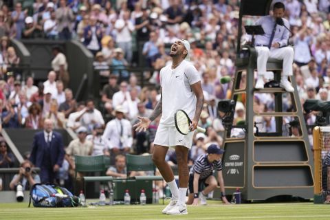 Ο Νικ Κύργιος μετά από την αναμέτρηση με τον Μπράντον Νακασίμα στον τέταρτο γύρο του Wimbledon