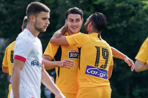 Οι παίκτες της ΑΕΚ πανηγυρίζουν γκολ του Νεντελτσεάρου κόντρα στην Άντβερπ (6 Ιουλίου 2021)