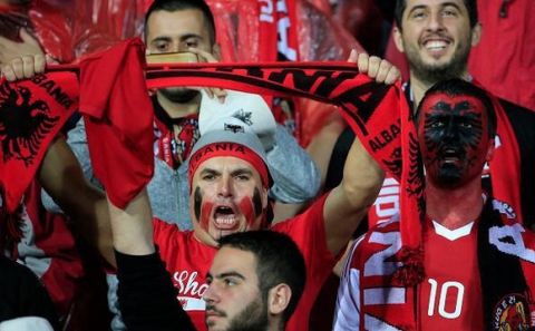 "Τρελαμένος" με την πρόκριση της Αλβανίας ο Ντε Μπιάζι