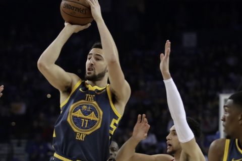 Golden State Warriors' Klay Thompson, left, shoots past Chicago Bulls' Zach LaVine (8) during the first half of an NBA basketball game Friday, Jan. 11, 2019, in Oakland, Calif. (AP Photo/Ben Margot)
