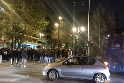 Συλλαλητήριο των φίλων του Παναθηναϊκού στα γραφεία του ΣΥΡΙΖΑ