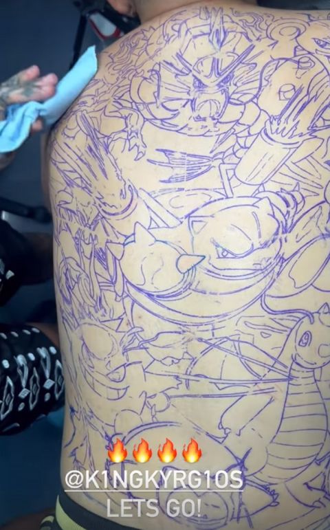 Ο Κύργιος γεμίζει την πλάτη του με tattoo Pokemon