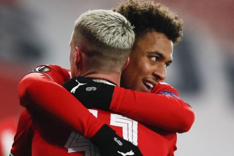 Οι Μάλεν και Μαξ πανηγυρίζουν γκολ της Αϊντχόφεν κόντρα στην Ομόνοια για το Europa League