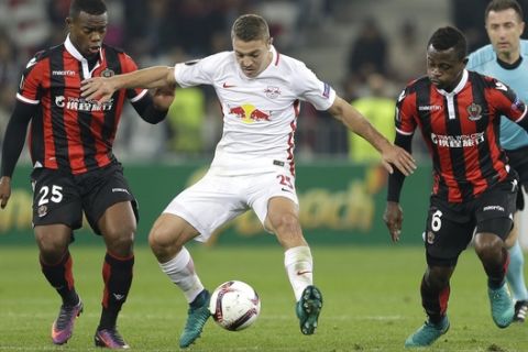 Salzburg's midfielder Josip Radosevic, center, challenges for the ball with Nice's midfielder Jean-Michael Seri, right, and Nice's midfielder Wylan Cyprien during the Europa League group I soccer match between OGC Nice and FC Salzburg, in Nice stadium, southeastern France, Thursday, Nov. 3, 2016. (AP Photo/Claude Paris)