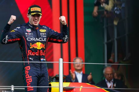 AUTODROMO HERMANOS RODRIGUEZ, MEXICO - OCTOBER 30: Max Verstappen, Red Bull Racing, 1st position, celebrates on the podium during the Mexico City GP at Autodromo Hermanos Rodriguez on Sunday October 30, 2022 in Mexico City, Mexico. (Photo by Sam Bloxham / LAT Images)