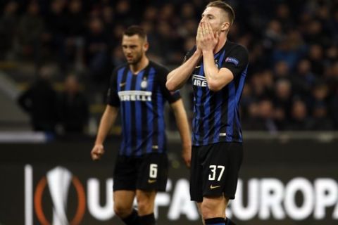 Inter Milan's Milan Skriniar, right, reacts after missing a chance to score during the Europa League round of 16 second leg soccer match between Inter Milan and Eintracht Frankfurt at the San Siro stadium in Milan, Italy, Thursday, March 14, 2019. (AP Photo/Antonio Calanni)