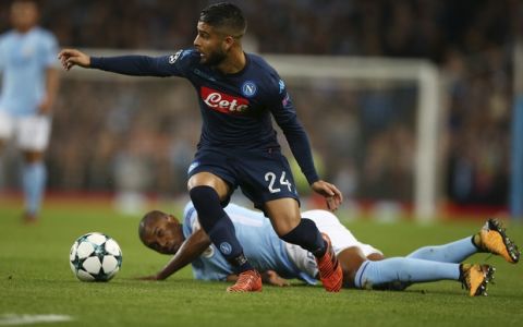 Napoli's Lorenzo Insigne, top, challenges for the ball with Manchester City's Fernandinho during the Champions League group F soccer match between Manchester City and Napoli at the Etihad Stadium in Manchester, England, Tuesday, Oct.17, 2017. (AP Photo/Dave Thompson)