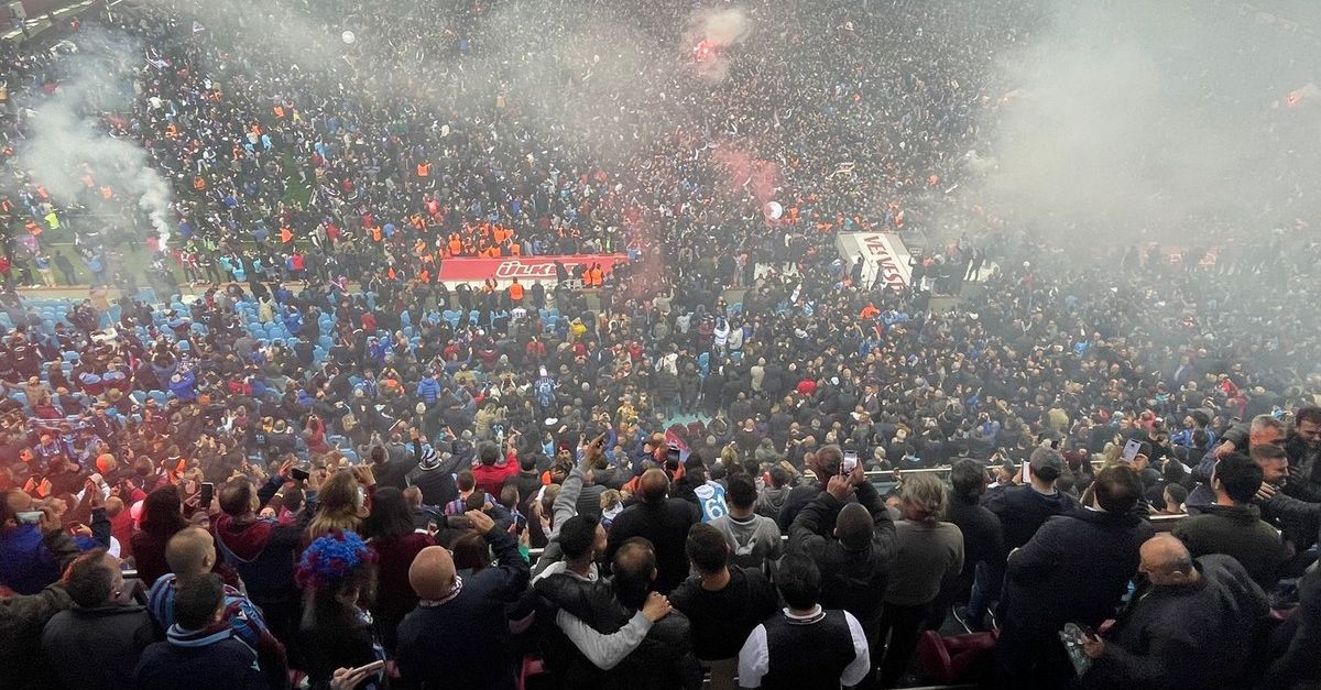 Scena pazzesca nella finale del Trabzonspor