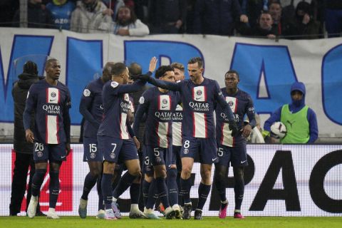 Οι παίκτες της Παρί πανηγυρίζουν γκολ που σημείωσαν κόντρα στη Μαρσέιγ για τη Ligue 1 2022-2023 στο "Βελοντρόμ", Μασσαλία | Κυριακή 26 Φεβρουαρίου 2023